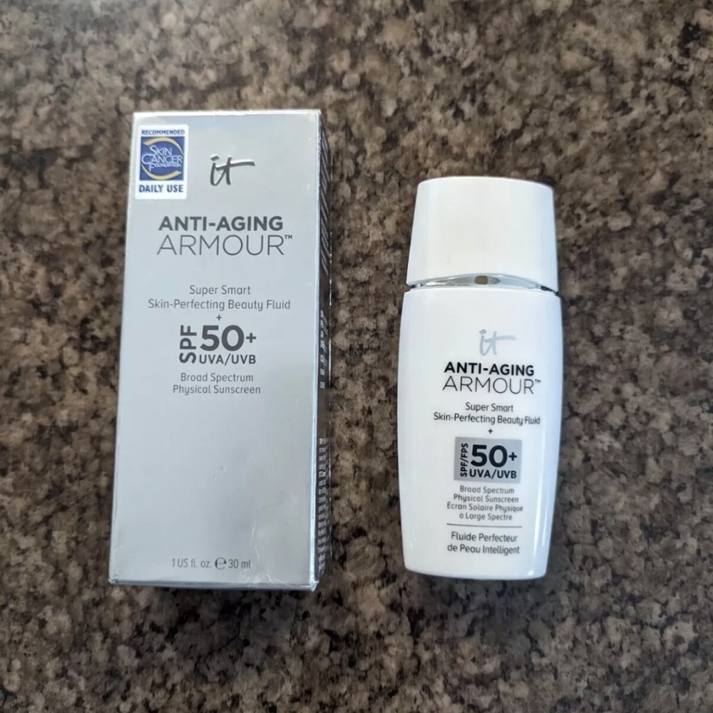 IT COSMETICS Anti-Aging Armour™ Tinted Sunscreen SPF 50+ UVA/ - DISCONTINUED!!!
